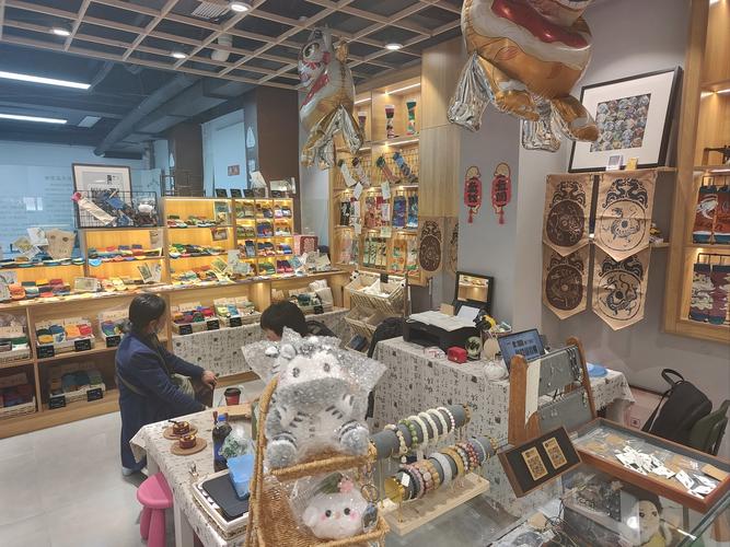 我的小店活了,一个懒人店主与链动小铺的奇幻漂流