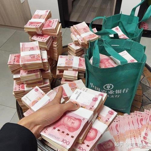 那个在发卡网里赚到第一桶金的人,后来悄悄把手机塞进了链动小铺