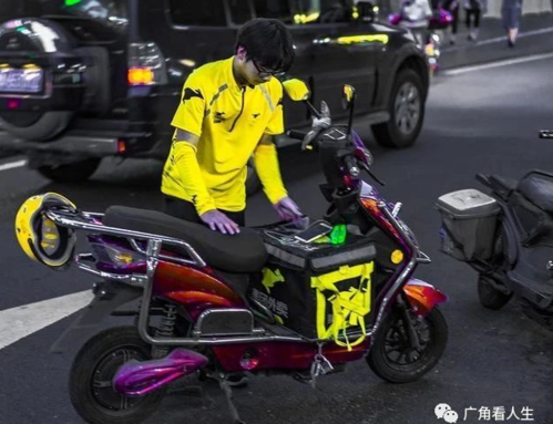 当年那个让店主崩溃的虚拟商品,后来被我们偷偷改造成了自动印钞机