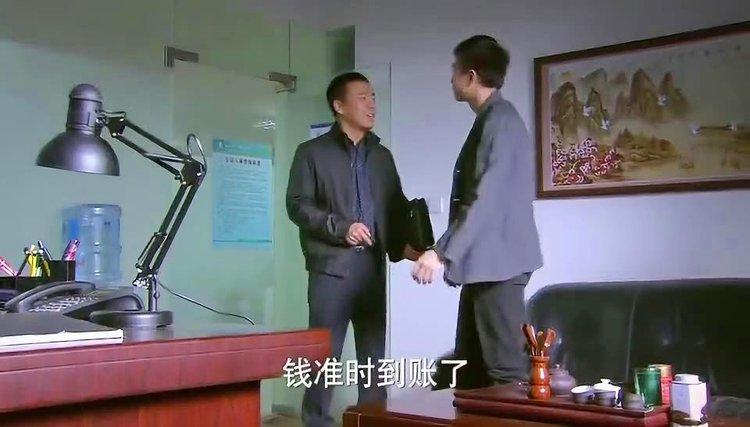那个凌晨两点还在手动发卡的傻姑娘，后来用了个机器人躺赚了